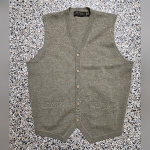 Men's Olive 100% Fine Merino Wool Vest by eildon Hills